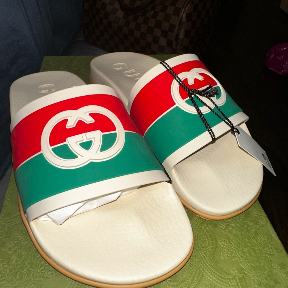 Women Gucci slides